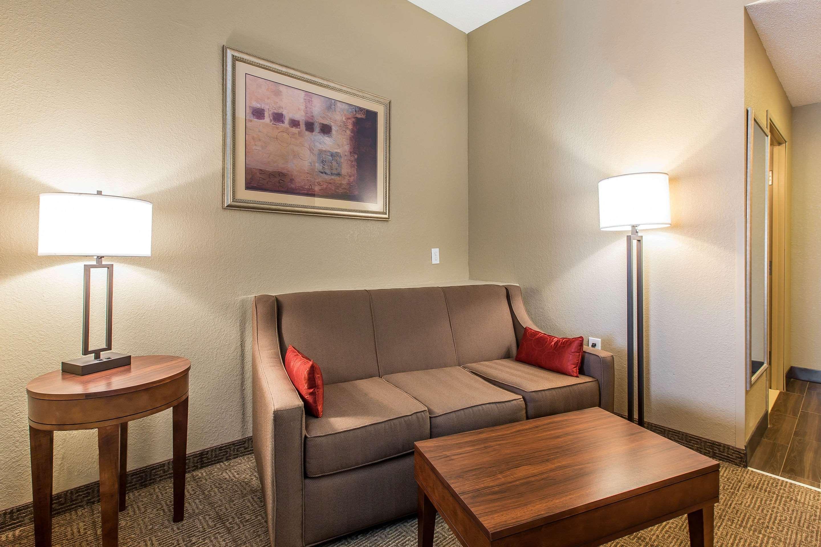 Comfort Suites Oxford I-20 Exit 188 Екстериор снимка