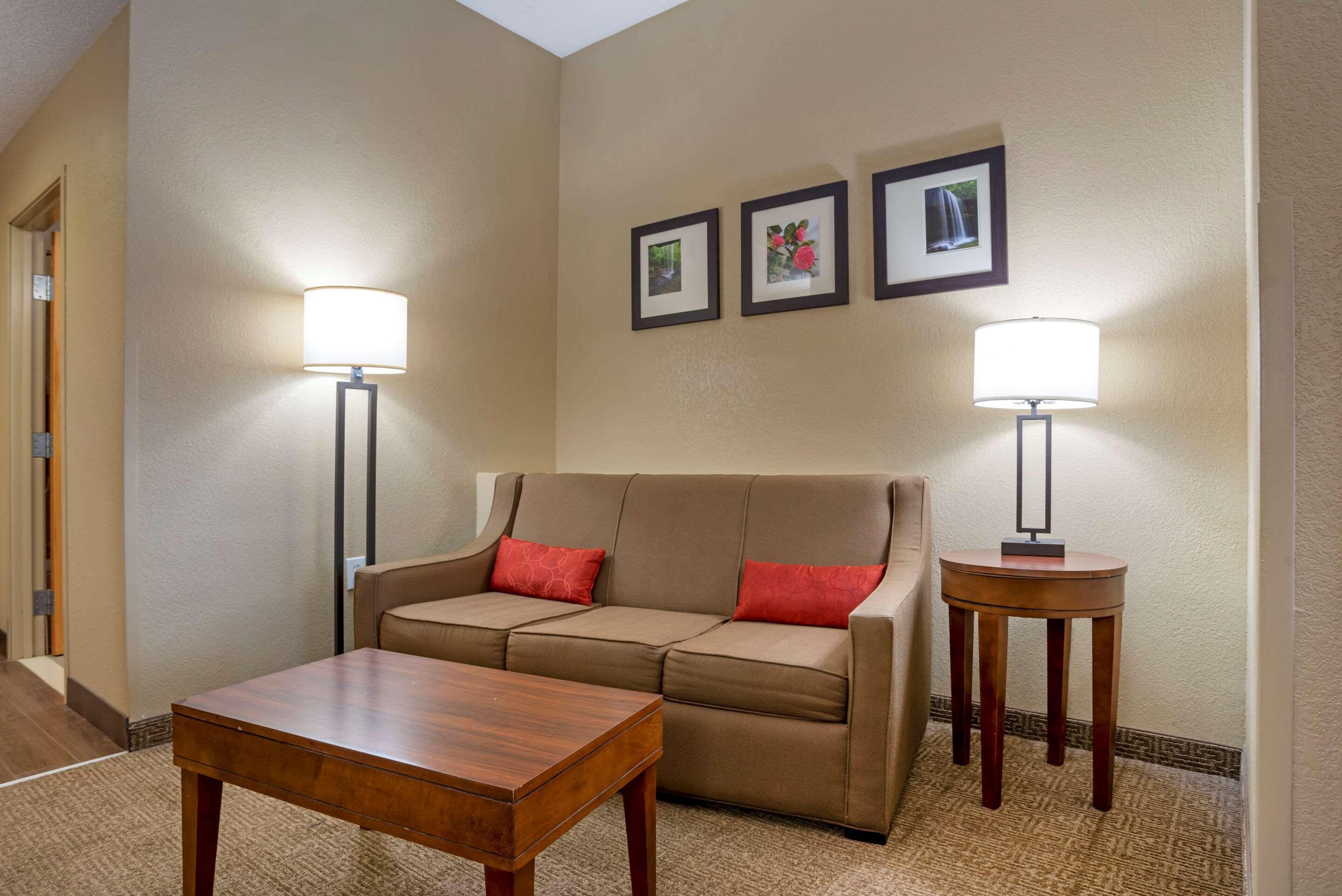 Comfort Suites Oxford I-20 Exit 188 Екстериор снимка