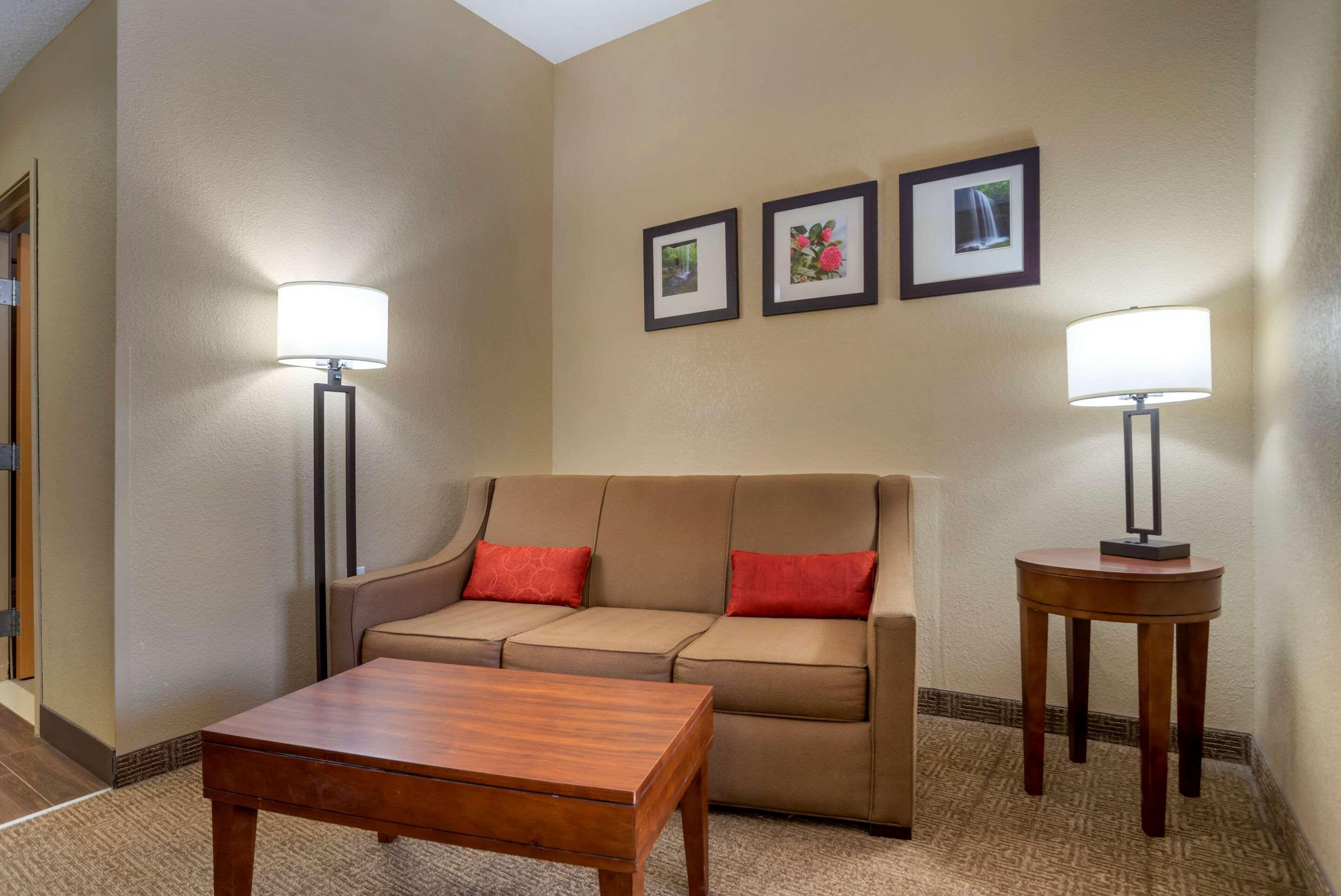Comfort Suites Oxford I-20 Exit 188 Екстериор снимка