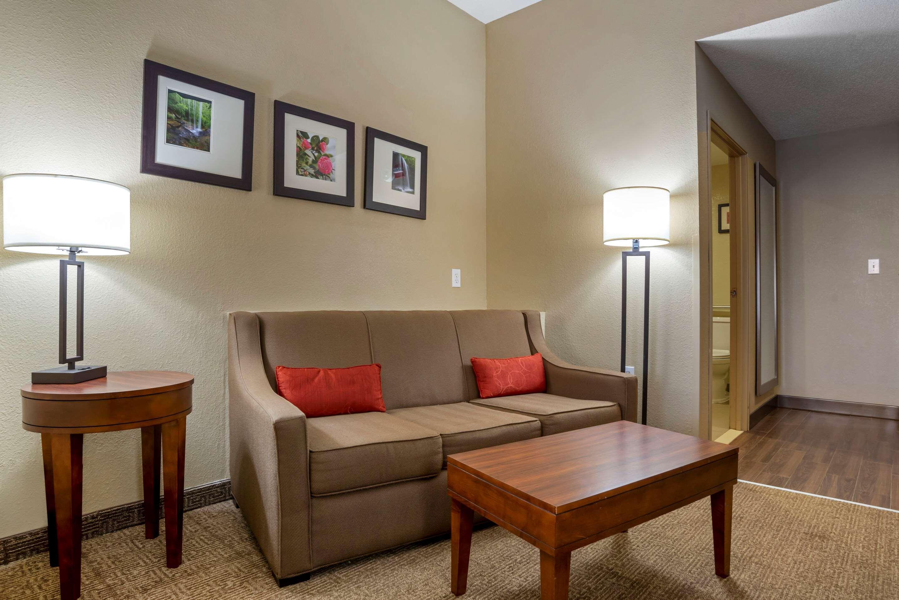 Comfort Suites Oxford I-20 Exit 188 Екстериор снимка