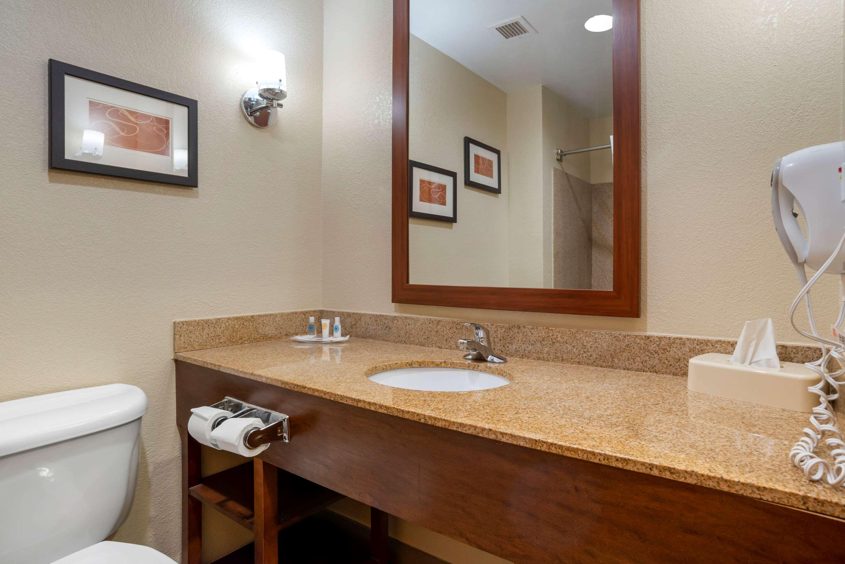 Comfort Suites Oxford I-20 Exit 188 Екстериор снимка