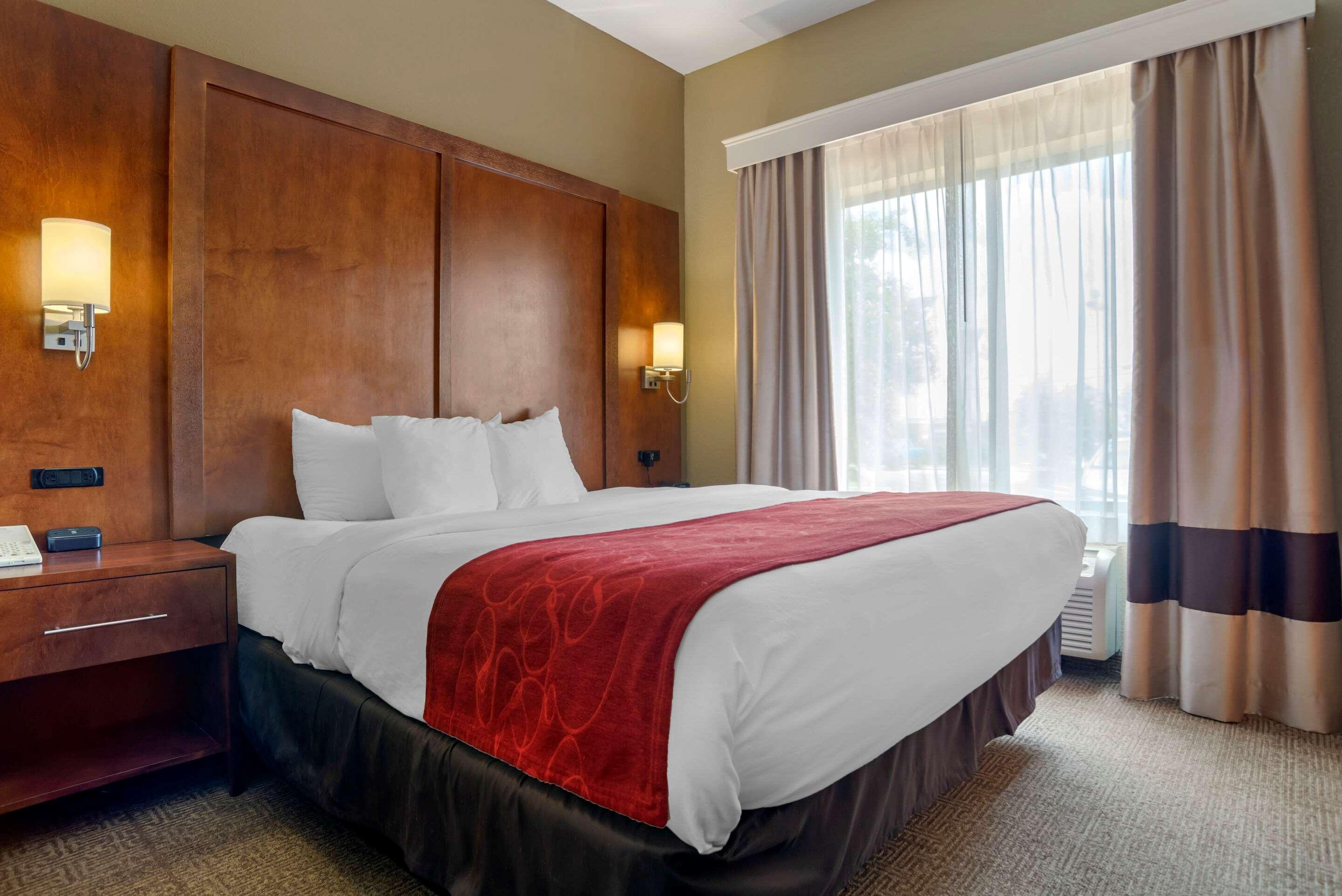 Comfort Suites Oxford I-20 Exit 188 Екстериор снимка