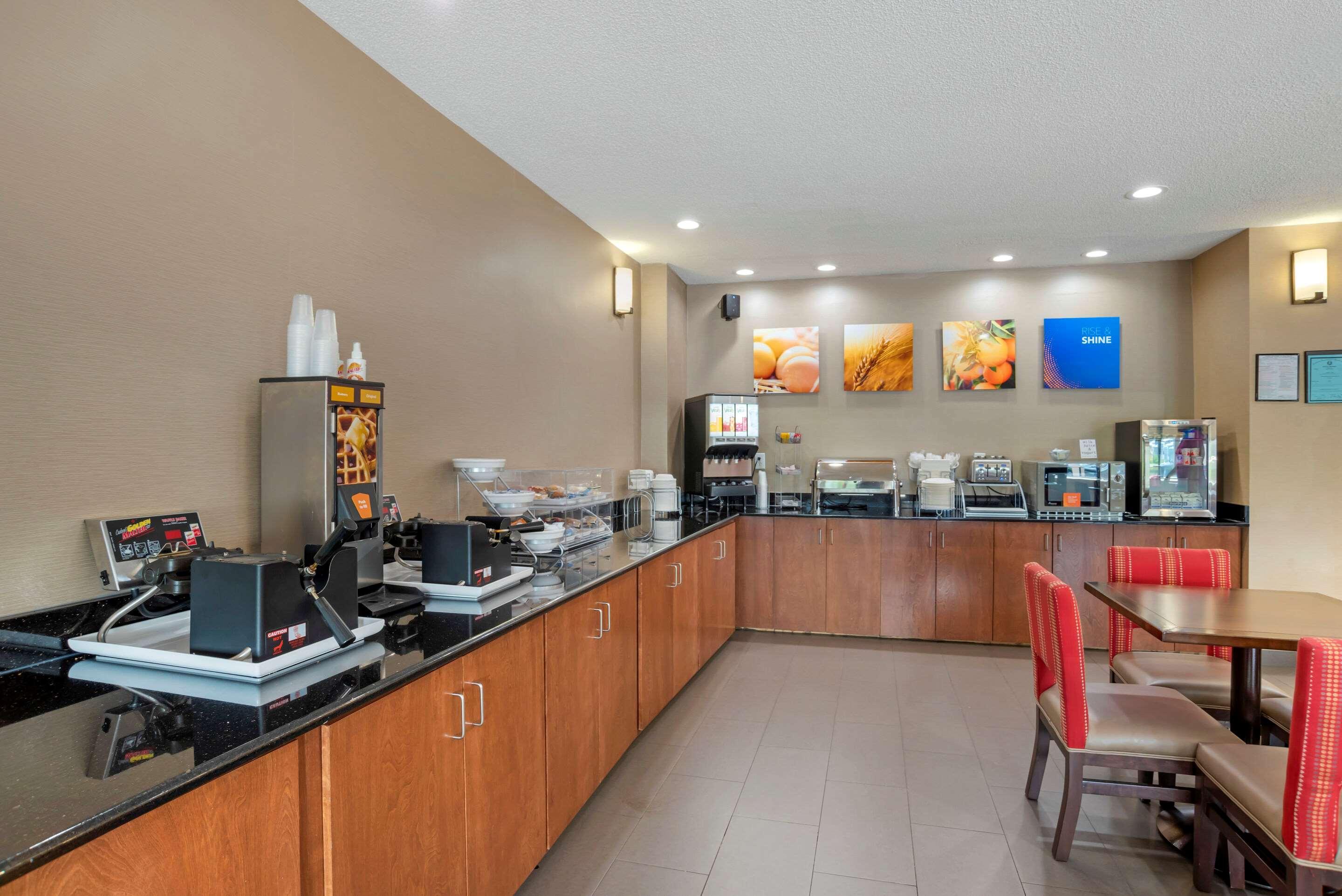 Comfort Suites Oxford I-20 Exit 188 Екстериор снимка