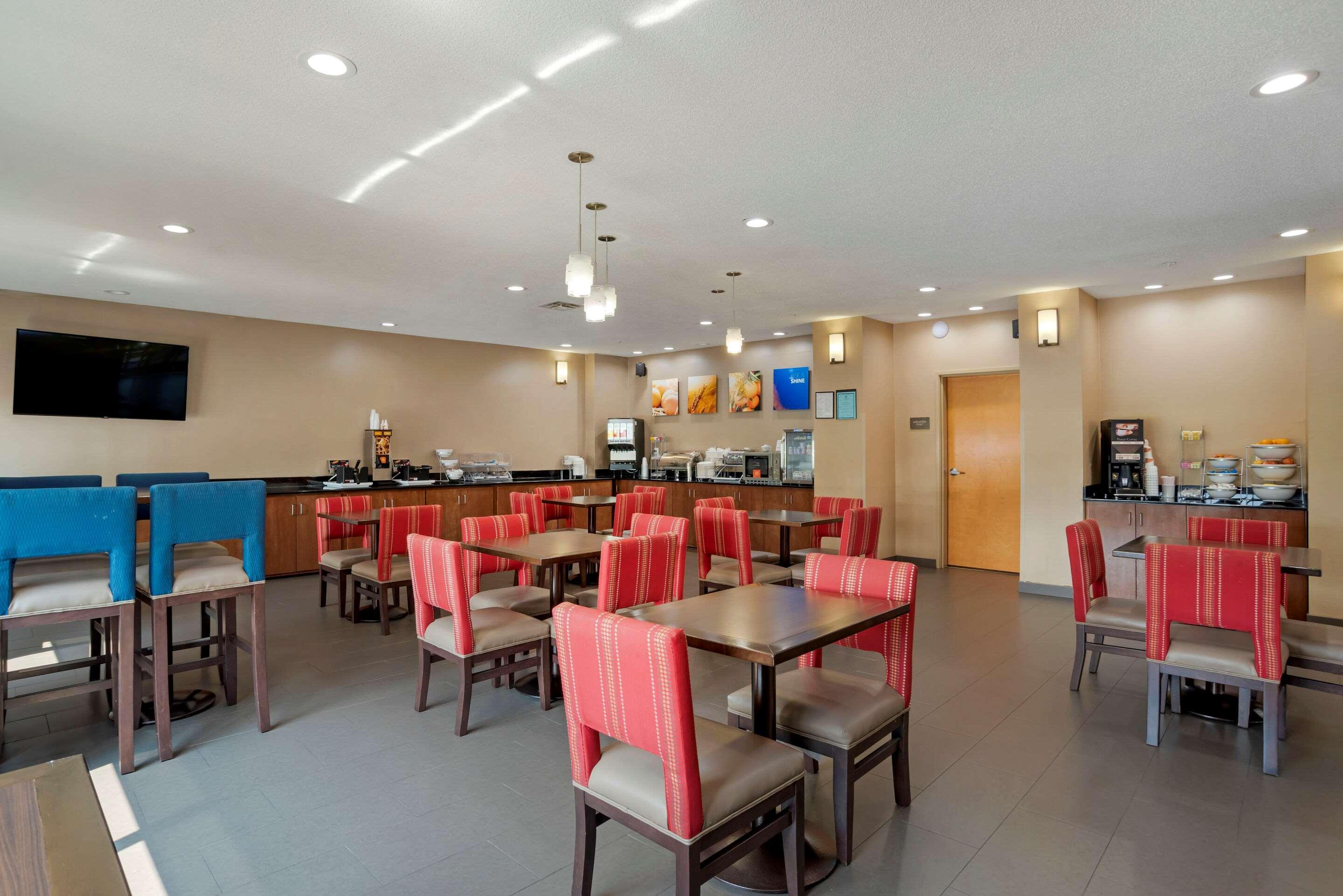 Comfort Suites Oxford I-20 Exit 188 Екстериор снимка